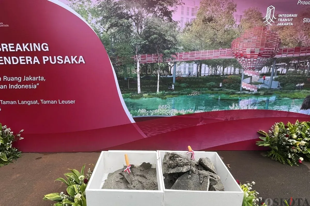 Batu pertama Taman Bendera Pusaka yang diletakan Gubernur Jakarta Pramono Anung di Kebayoran Baru, Jakarta Selatan, Jumat, 8 Agustus 2025. (Sumber: Poskota/Pandi Ramedhan)