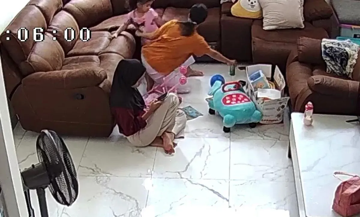 Anak pasangan Afifah Riyad dan Derry Fransakti, yang bernama Victory Ravensun F, diduga menjadi korban kekerasan oleh baby sitter (Sumber: Instagram/@afifahriyad)