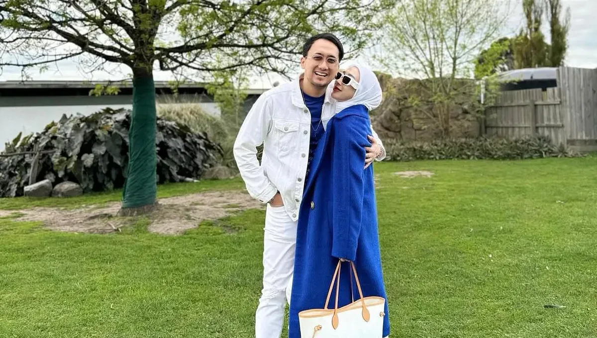 Dewi Ratna Suminar diduga sebagai kakak Attaubah Mufid, suami Reza Gladys setelah rekaman suara yang diklaim sebagai barang bukti milik Nikita Mirzani viral. (Sumber: Instagram/@attaubah.mufid)