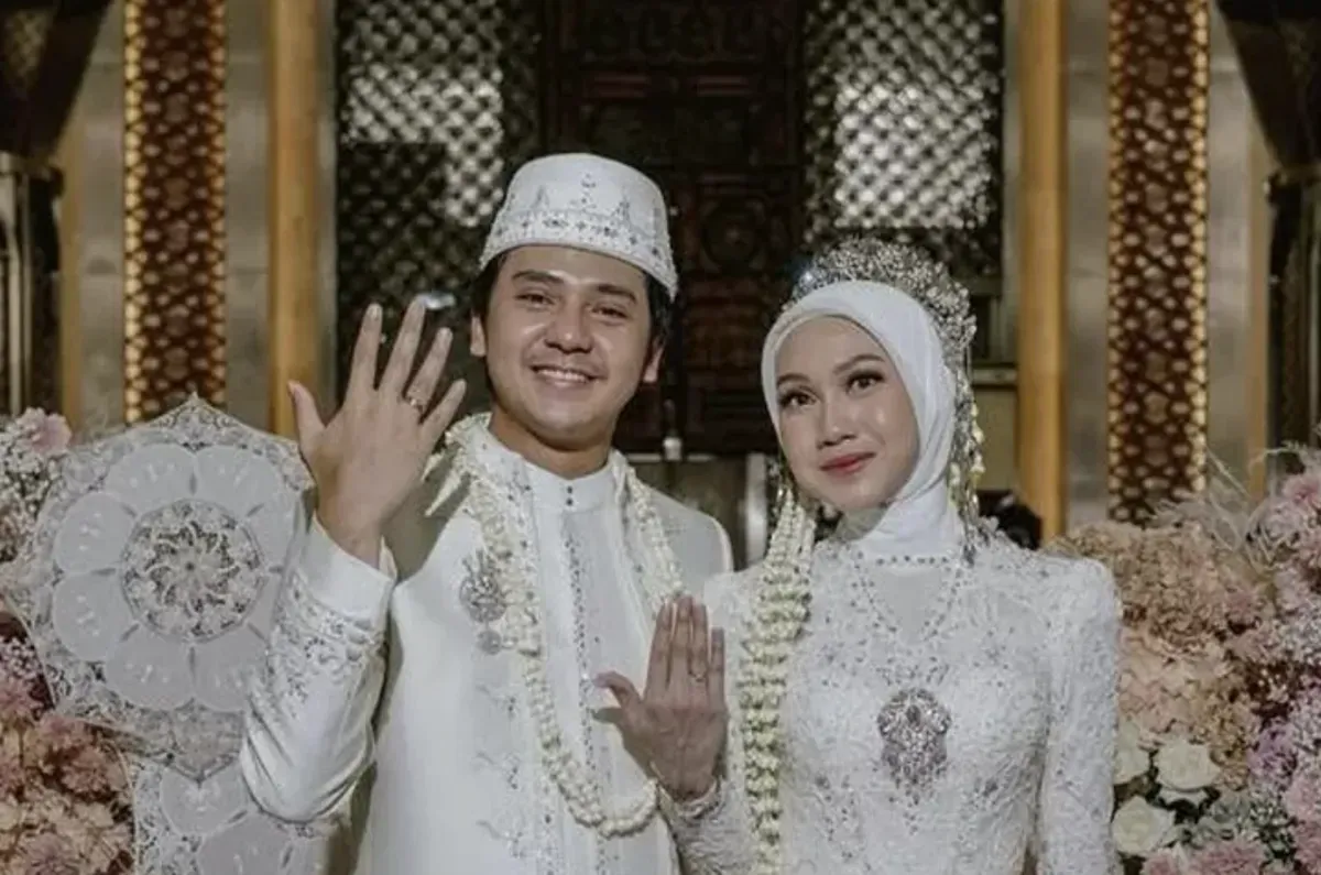 Momen Pernikahan Arbani Yasiz Jadi Sorotan, Warganet Nobatkan 9 Agustus sebagai Hari Patah Hati (Sumber: instagram/@arbaniyazis))
