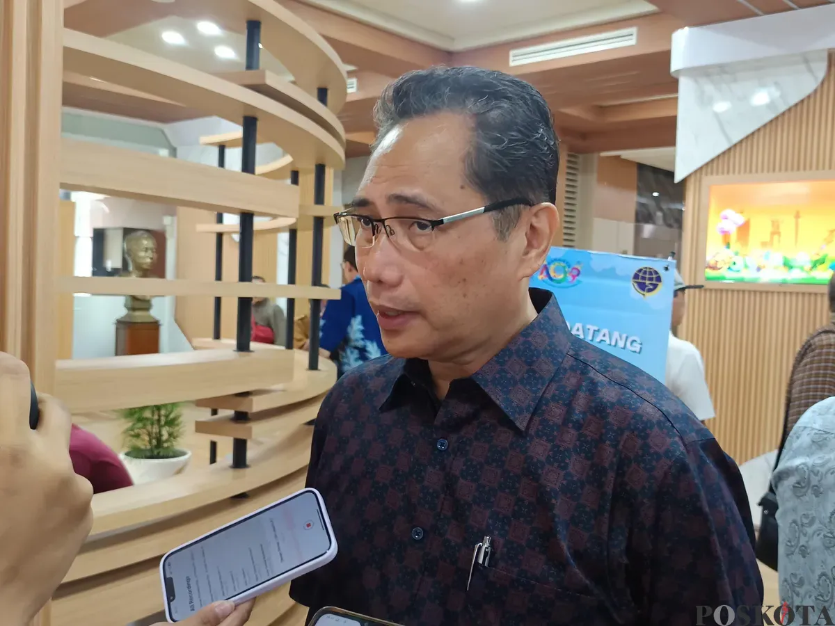 Ketua Umum PPPSRS, Adjit Lauhatta saat diwawancarai awak media, Senin, 11 Agustus 2025. (Sumber: POSKOTA | Foto: M Tegar Jihad)