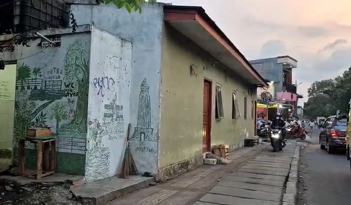 Eks Kantor Sekretariat RW 10 di Kelurahan Kapuk, Cengkareng, Jakarta Barat, yang dikeluhkan warga karena berubah jadi tempat tinggal. (Sumber: Dok Warga)