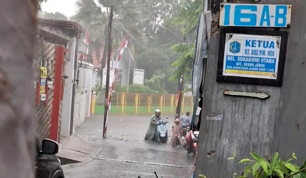 Banjir di Jalan Sasak, Sukabumi Selatan, Kebon Jeruk, Jakarta Barat, Selasa, 12 Agustus 2025. (Sumber: Dok Warga)