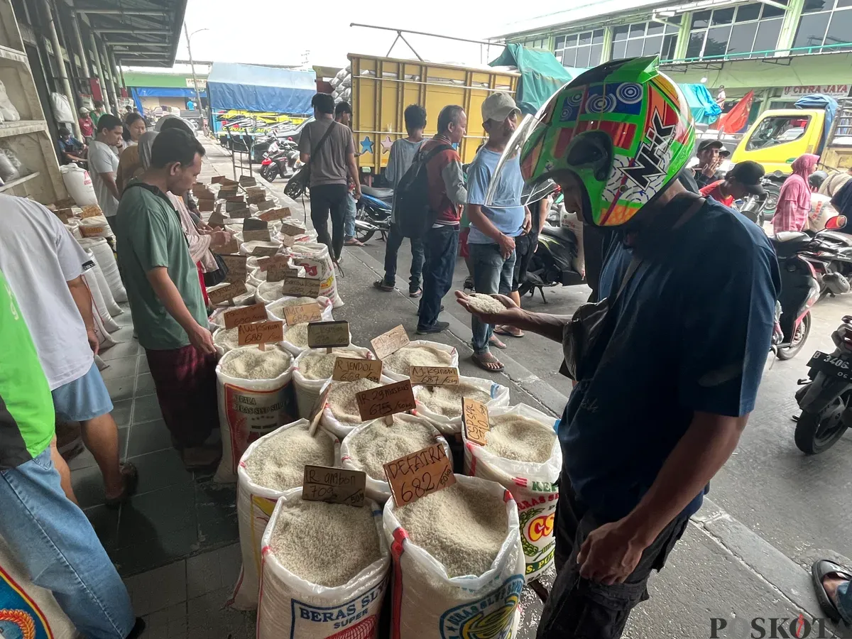Suasana di Pasar Induk Cipinang, Jakarta Timur, Selasa, 12 Agustus 2025. (Sumber: Poskota/Pandi Ramedhan)