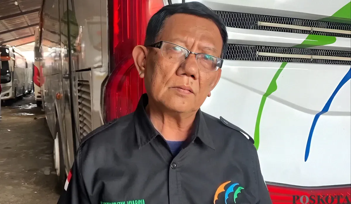Pengurus Bus PO Pariwisata Metropolitan, Tatang. Nurpini Aulia Rapika (Sumber: POSKOTA | Foto: Nurpini Aulia Rapika)
