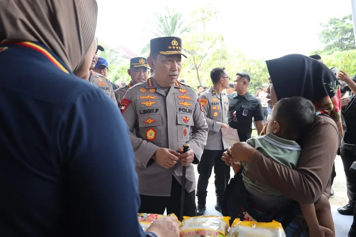 Kapolri Jenderal Polisi Listyo Sigit Prabowo saat Gerakan Pangan Murah di Mapolda Banten, Kota Serang, Selasa, 12 Agustus 2025. (Sumber: Dok. Polda Banten)