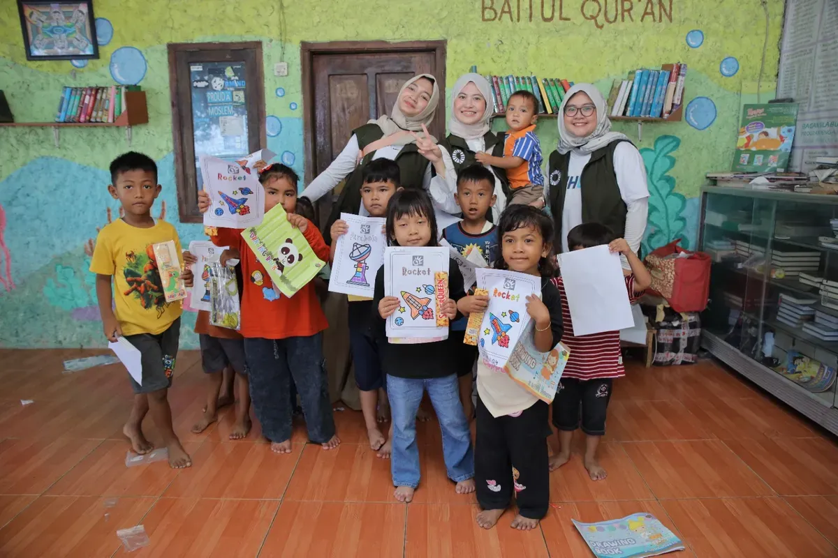 Kegiatan Employee Volunteering pada program CONNECT-IN: Langkah Konservasi Telkom untuk Indonesia Lestari yang dilaksanakan pada 9-10 Agustus 2025 di Pulau Pari, Kepulauan Seribu (Sumber: Dok. Telkom)