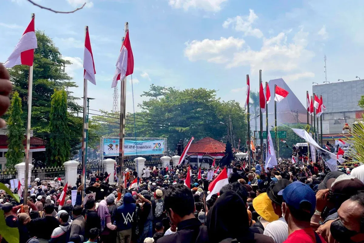 Aksi demonstrasi di Pati, Jawa Tengah, pada Rabu, 13 Agustus 2025. (Sumber: X/@andripst)