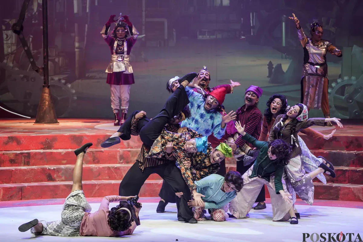 Pemain Teater Koma mementaskan lakon Mencari Semar di Ciputra Artpreneur, Jakarta, Selasa, 12 Agustus 2025. (Sumber: Poskota/Bilal Nugraha Ginanjar)