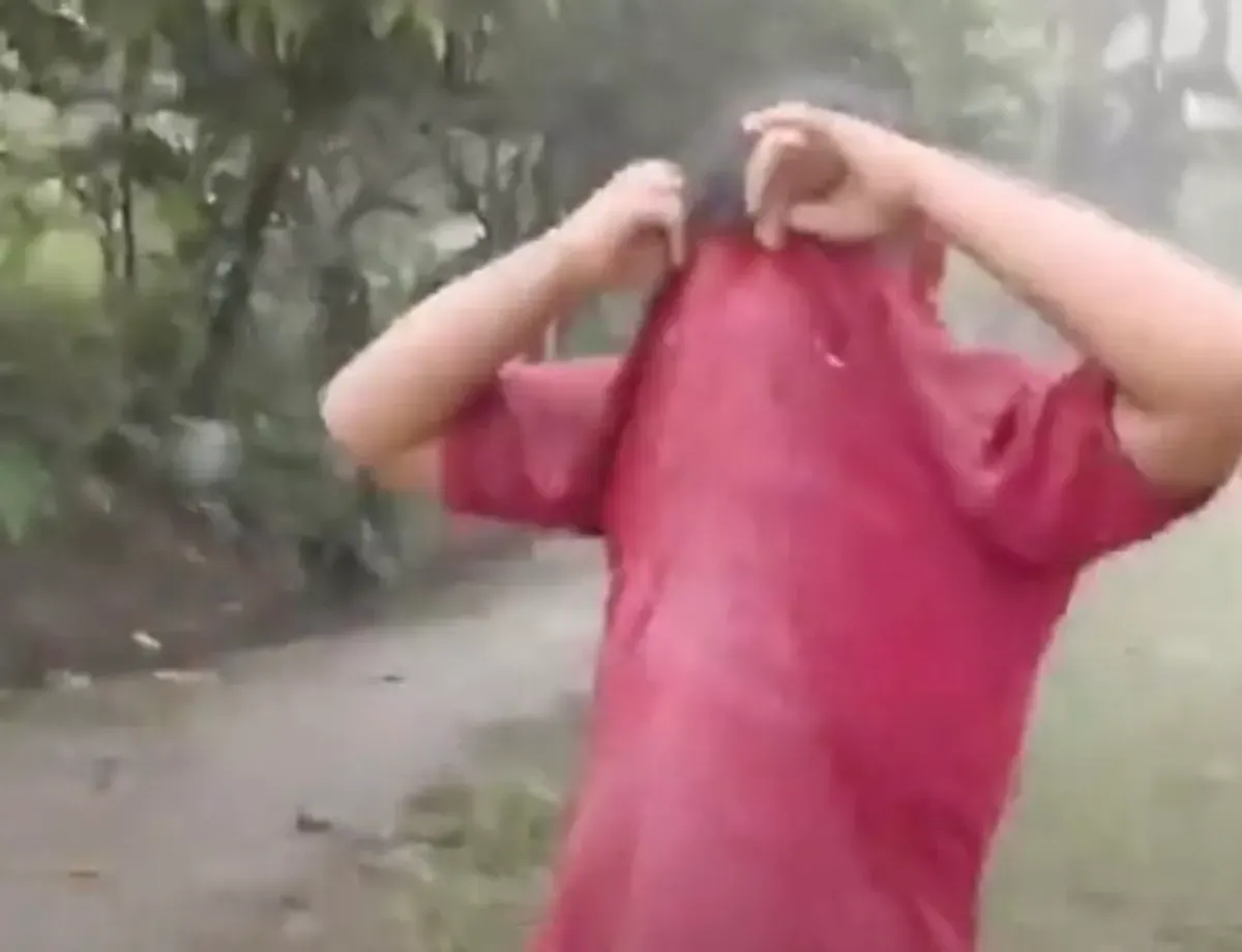 Hujan semen di Bogor, Jawa Barat (Sumber: X/HermawanTSA)