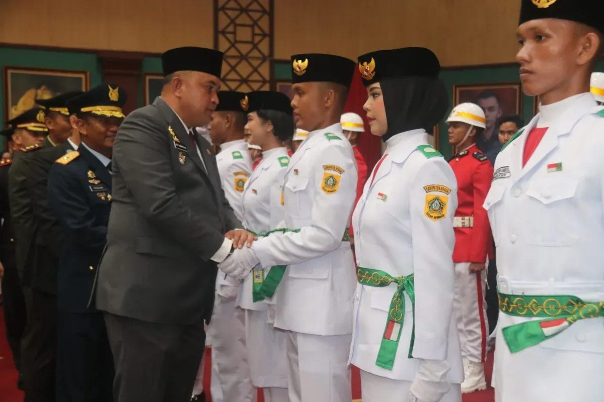Bupati Bogor Rudy Susmanto mengukuhkan 60 anggota Paskibraka Kabupaten Bogor di Gedung Tegar Beriman. (Sumber: Pemkab Bogor)