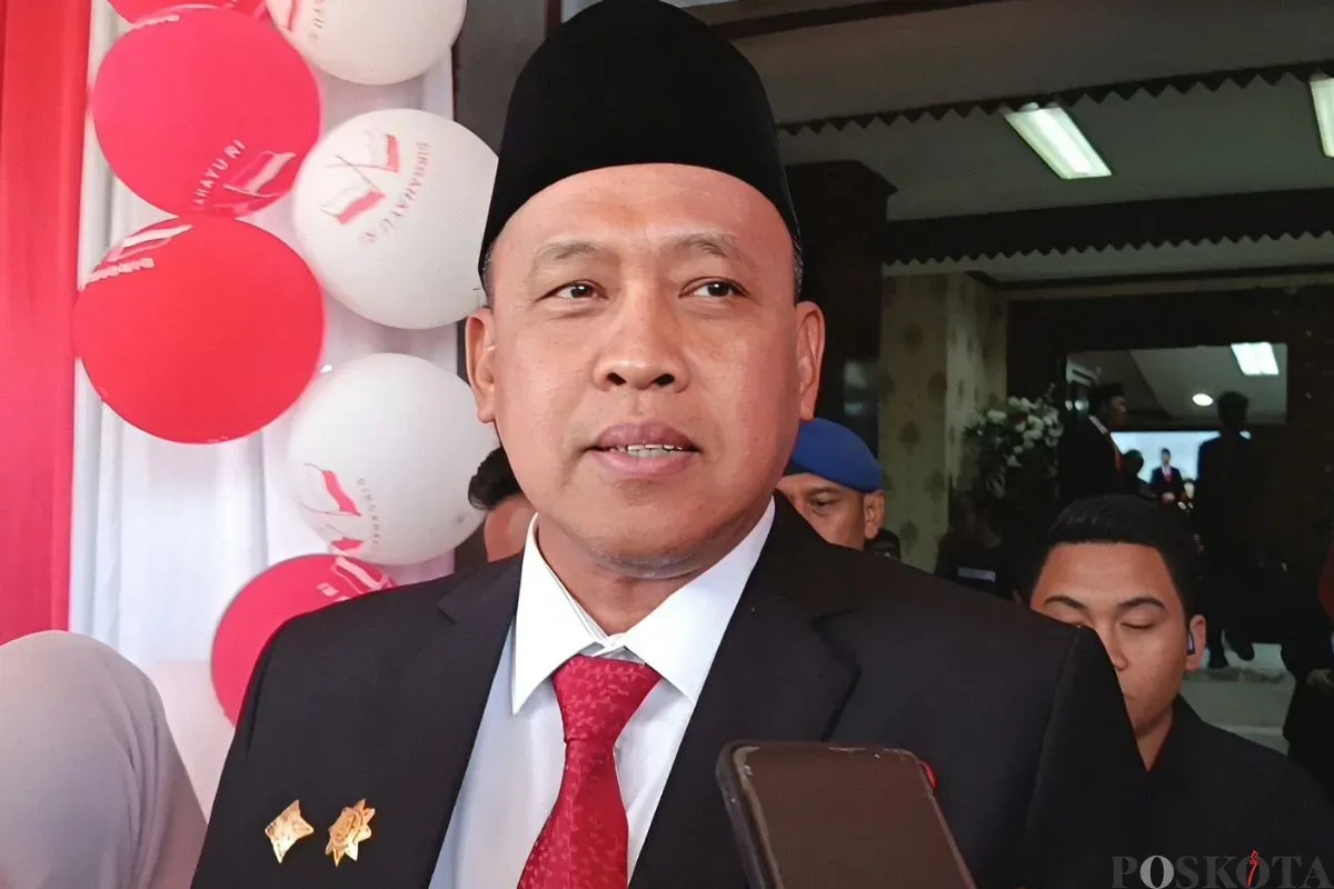 Wali Kota Bekasi, Tri Adhianto seusai mengikuti Paripurna HUT ke-80 RI di DPRD Kota Bekasi, Jumat, 15 Agustus 2025. (Sumber: Poskota/Nurpini Aulia Rapika)