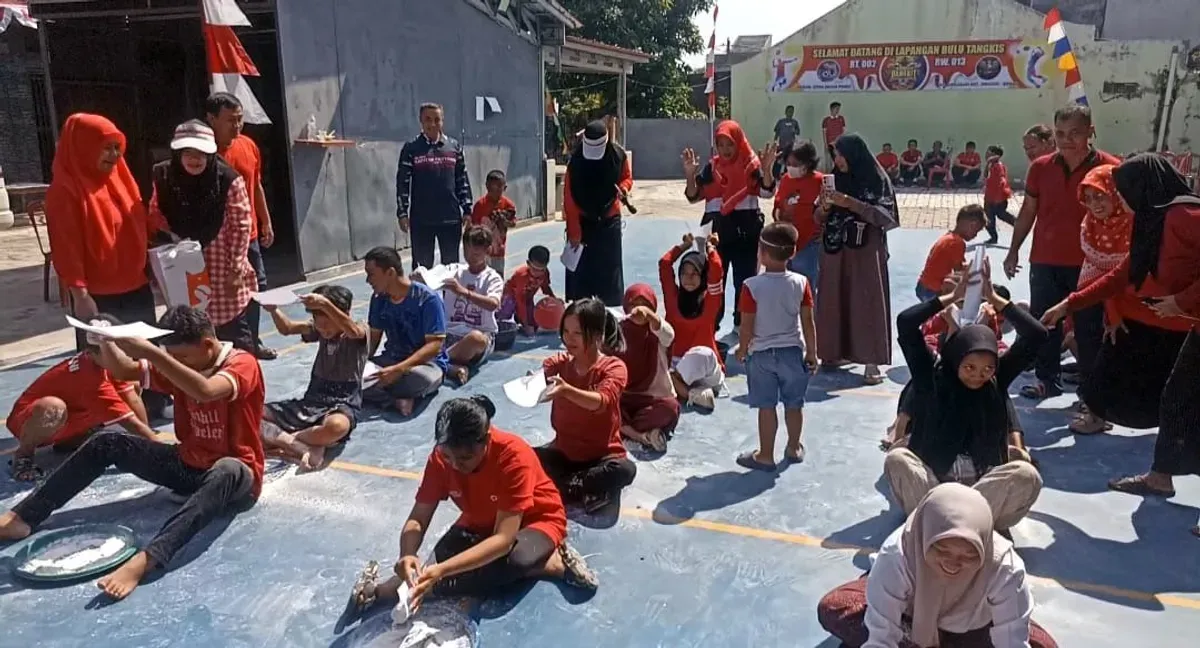 Warga Perum Citra Graha Prima, RT 02/RW 03, Desa Singasari, Kecamatan Jonggol Kabupaten Bogor, antusias mengikuti lomba dalam acara perayaan menyambut HUT ke-80 RI, pada Sabtu, 16 Agustus 2025. (Sumber: Istimewa)