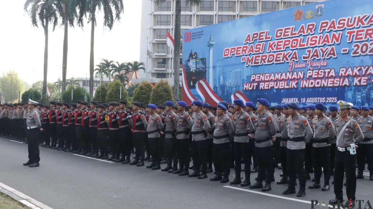 Polri menggelar apel pasukan dalam rangka pelaksanaan Operasi Terpusat Merdeka Jaya 2025, di kawasan Gelora Bung Karno (GBK), Sabtu, 16 Agustus 2025. (Sumber: Poskota/Ali Mansur)