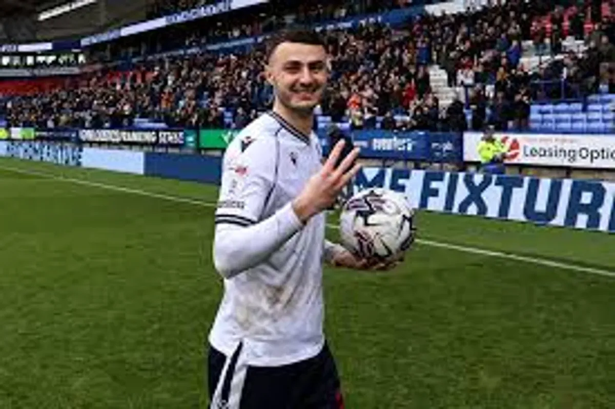 Persib Bandung Dikaitkan dengan Aaron Collins: Rumor Transfer, Profil Karier, dan Strategi Menuju AFC Champions League Two 2025 (Sumber: Dok/Bolton Wanderers)