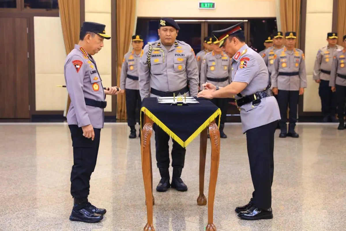Kapolri Jenderal Polisi Listyo Sigit Prabowo melantik Komjen Dedi Prasetyo sebagai Wakapolri, di Ruang Rapat Utama Mabes Polri, Jakarta Selatan, Sabtu, 16 Agustus 2025. (Sumber: Dok Humas Polri)