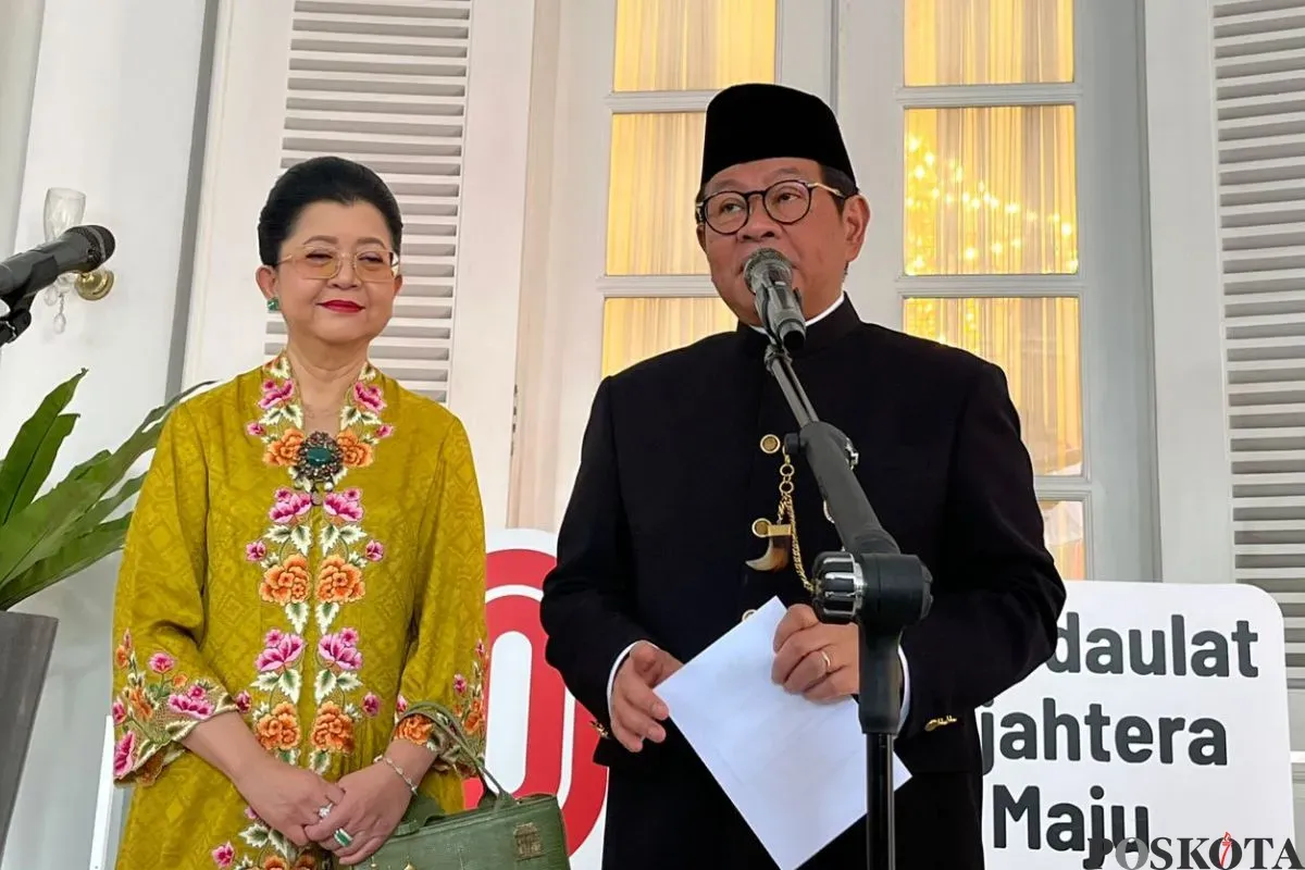 Gubernur Jakarta, Pramono Anung saat menyampaikan pernyataan awak media di Balai Kota Jakarta, Minggu, 17 Agustus 2025. (Sumber: Poskota/Muhammad Tegar Jihad)