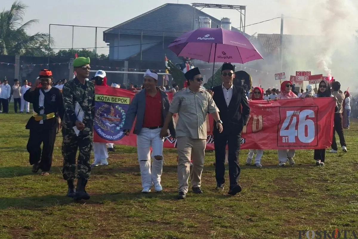 Parade kostum pahlawan menyemarakkan HUT ke-80 RI di Lapangan Godam, Jalan Remaja, Kelurahan Mampang, Kecamatan Pancoran Mas, Kota Depok, Minggu, 17 Agustus 2025. (Sumber: Poskota/Angga Pahlevi)