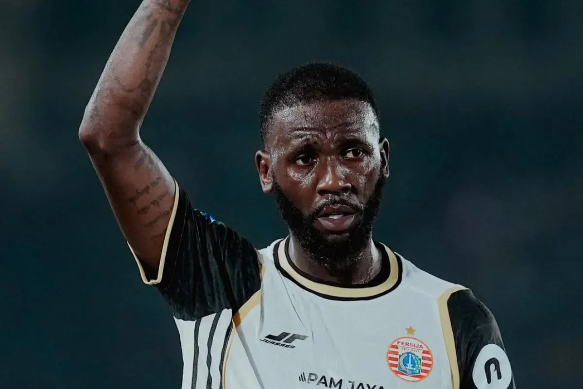 Allano Lima mendapatkan kartu merah di laga Persija melawan Persis, absen satu laga berikutnya melawan Malut United. (Sumber: Instagram/@persija)
