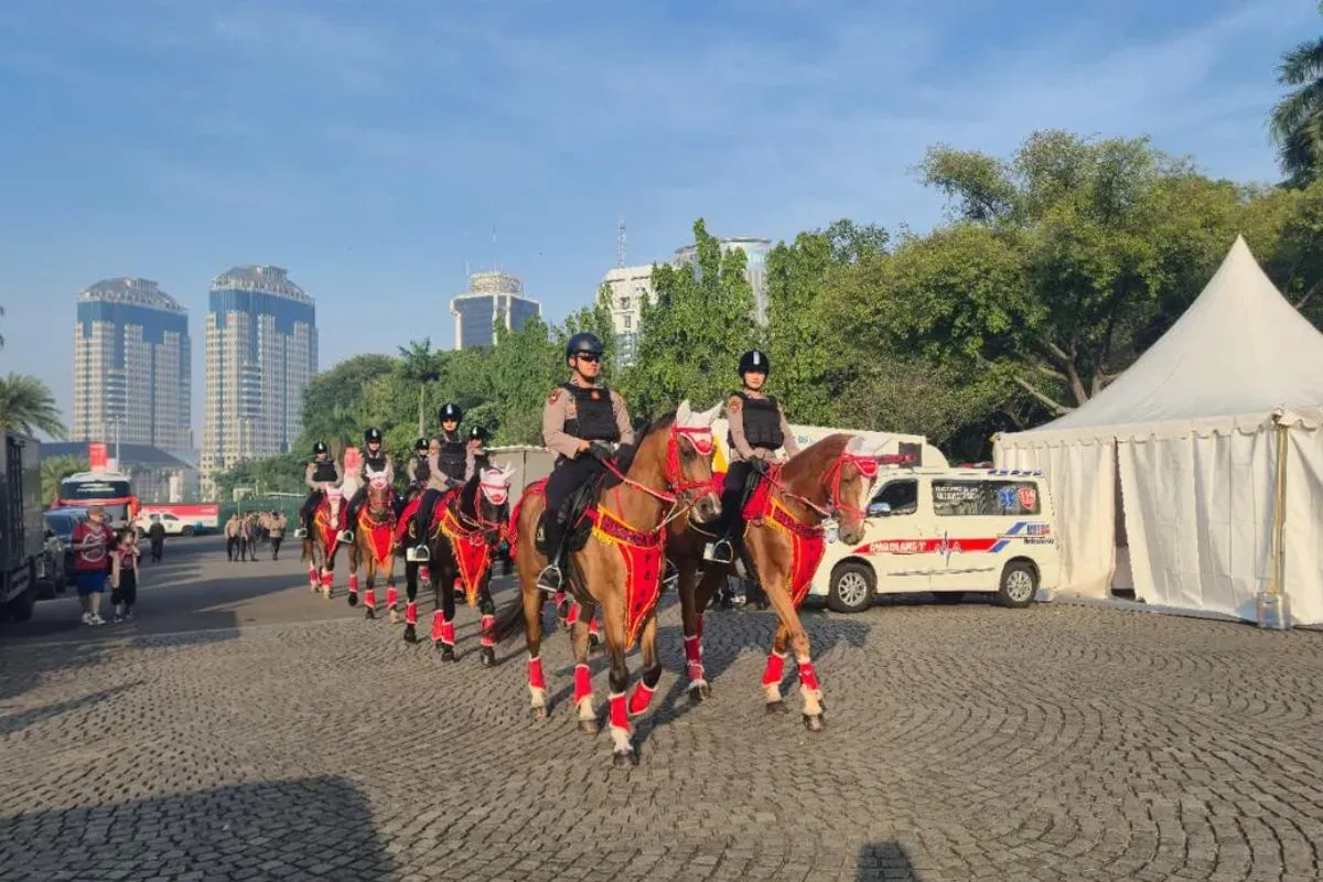 Pasukan berkuda diterjukan Polri untuk mengawasi perayaan HUT ke-80 RI di Monas dan Bundaran HI, Jakarta Pusat, Minggu, 17 Agustus 2025. (Sumber: Dok. Polri)