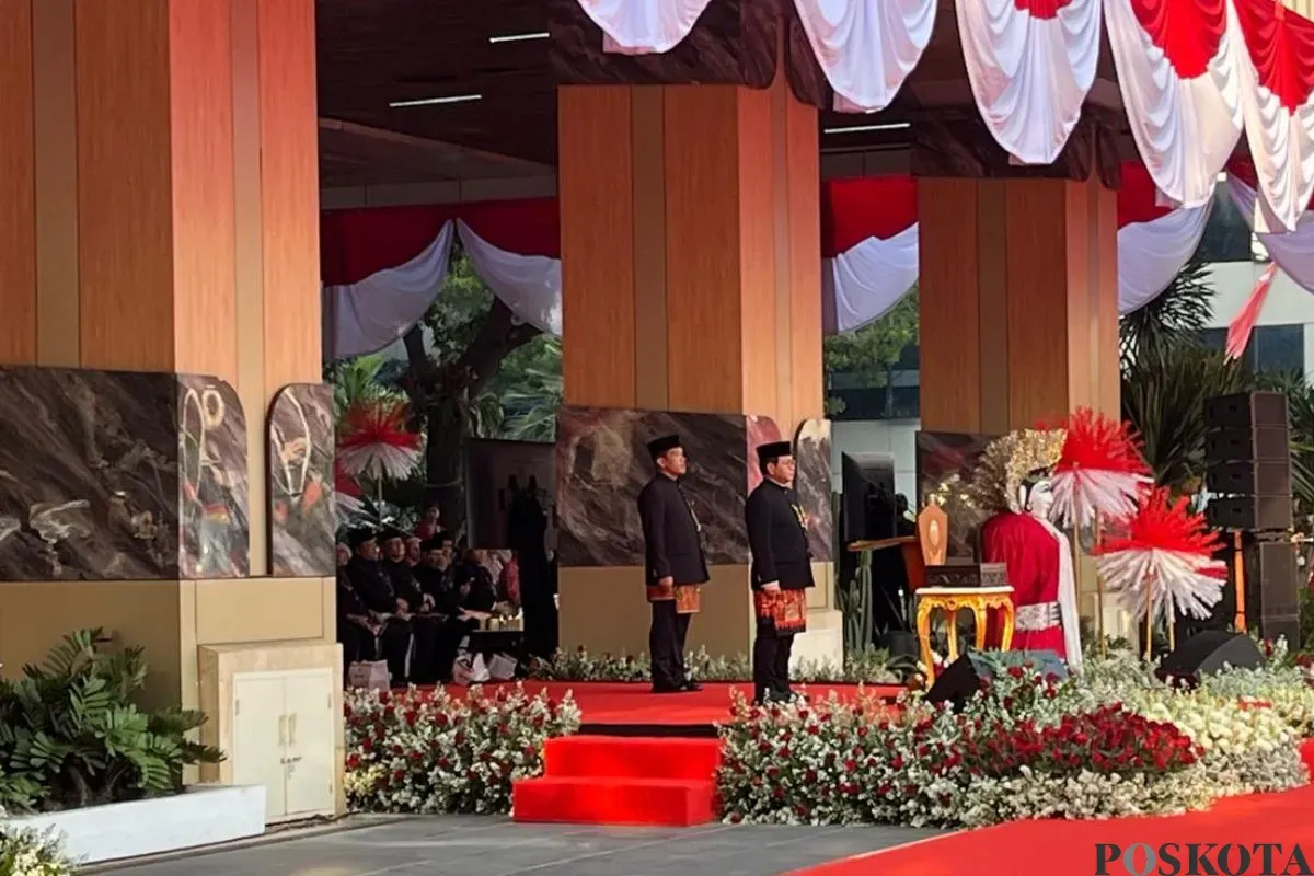 Gubernur Jakarta, Pramono Anung memimpin Upacara HUT ke-80 RI di Halaman Balai Kota Jakarta, Minggu, 17 Agustus 2025. (Sumber: Poskota/Muhammad Tegar Jihad)