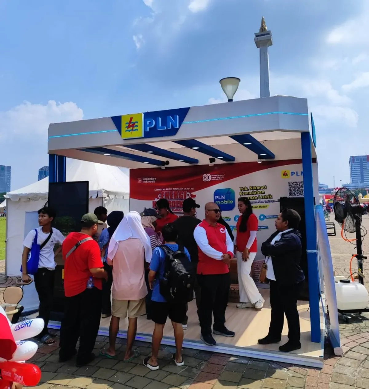PLN UID Jakarta Raya menghadirkan booth Energi Kemerdekaan di kawasan Monumen Nasional (Monas) sebagai bagian dari perayaan HUT ke-80 RI (Sumber: Dok. PLN UID Jakarta Raya)