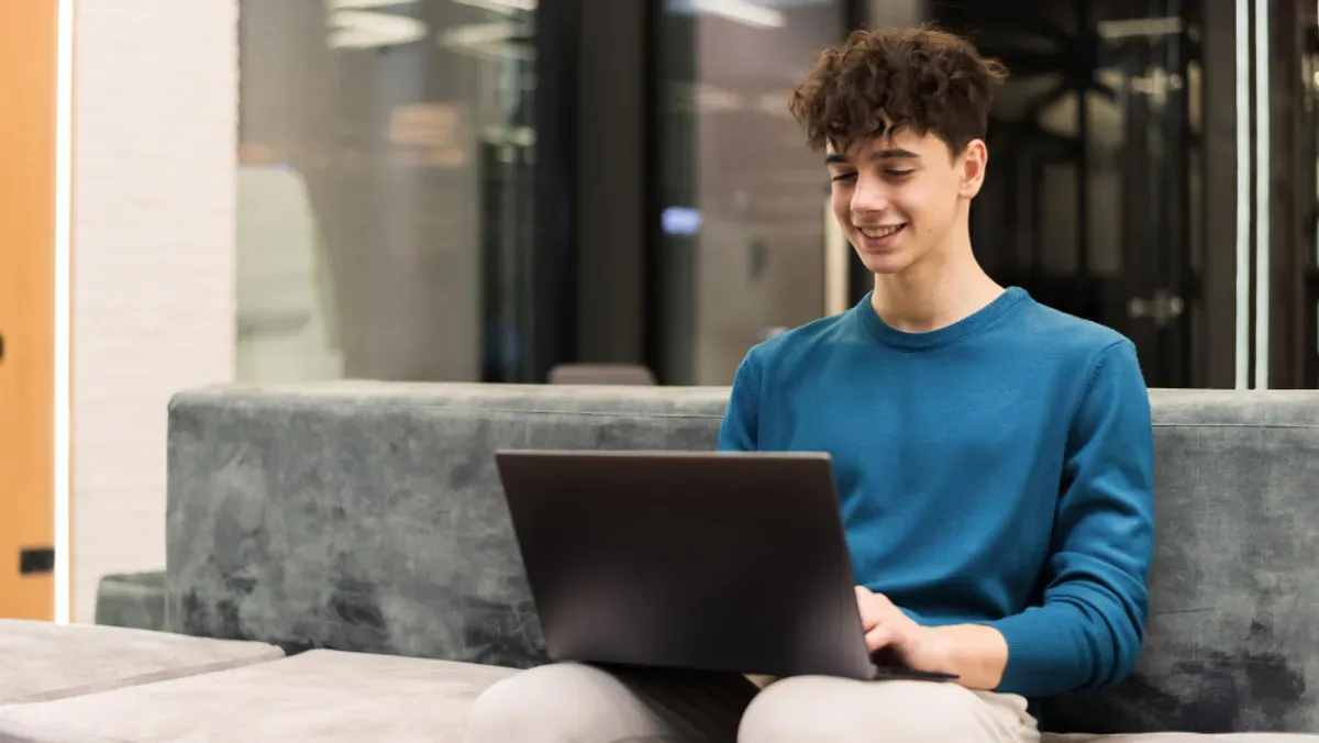 Cara mengatur kamera di Roblox laptop. (Sumber: Freepik/frimufilms)