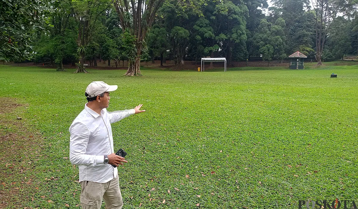 Pihak Kebun Raya Bogor menunjukkan tempat acara yang diikuti oleh konten kreator Endang Yustika. (Sumber: POSKOTA | Foto: Giffar Rivana)