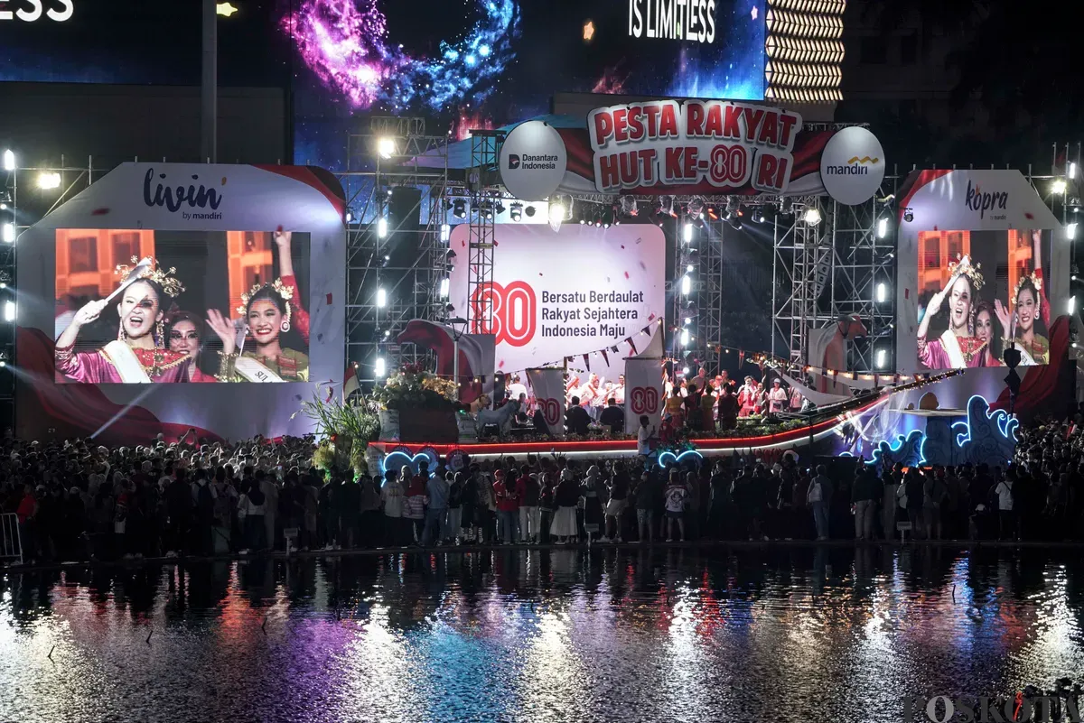 Mobil iring-iringan karnaval melintas di sepanjang Jalan MH Thamrin dan Bundaran HI, Jakarta, Minggu, 17 Agustus 2025. (Sumber: Poskota/Bilal Nugraha Ginanjar)