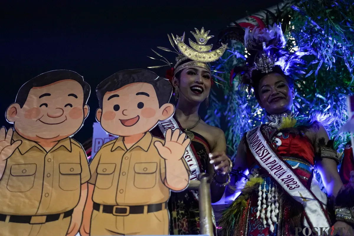 Mobil iring-iringan karnaval melintas di sepanjang Jalan MH Thamrin dan Bundaran HI, Jakarta, Minggu, 17 Agustus 2025. (Sumber: Poskota/Bilal Nugraha Ginanjar)