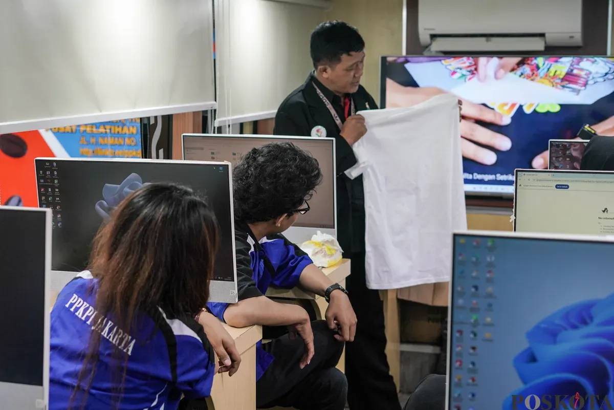 Peserta mengikuti pelatihan Mobile Training Unit (MTU) pada sejumlah keahlian di Jakarta International Velodrome, Rawamangun, Jakarta, Selasa, 19 Agustus 2025. (Sumber: Poskota/Bilal Nugraha Ginanjar)