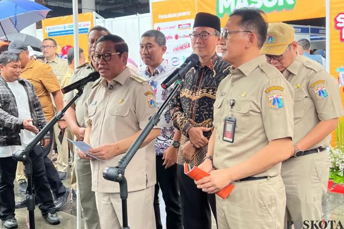 Gubernur Jakarta, Pramono Anung saat menyampaikan pernyataan kepada awak media di Plaza 1 Veledrome, Rawamangun, Jakarta Timur Selasa, 19 Agustus 2025. (Sumber: Poskota/Muhammad Tegar Jihad)