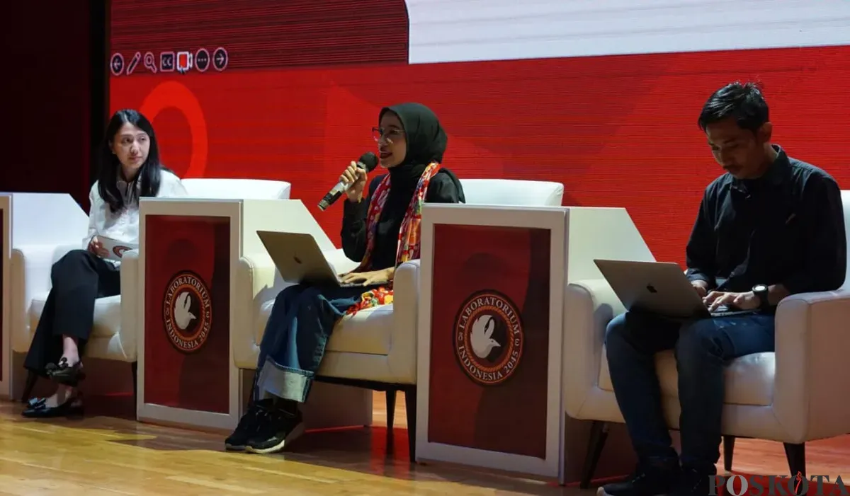 Analisis Politik Media LAB 45, Salma Nihru (tengah), dalam acara Seminar Nasional LAB 45 di Gedung Perpusnas RI, Jakarta, Rabu 20 Agustus 2025. (Sumber: POSKOTA | Foto: Pandi Ramedhan)