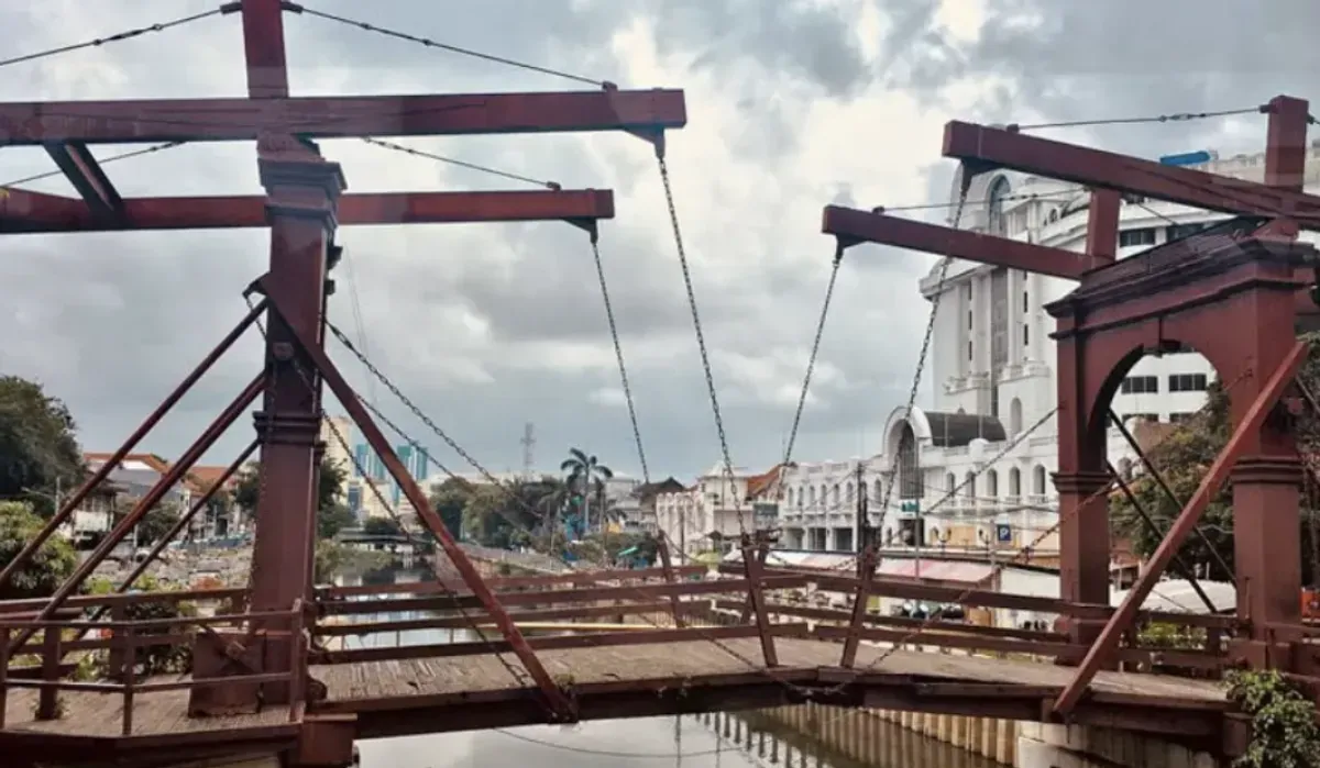 Jembatan Kota Intan di Kawasan Kota Tua Jakarta, ikon bersejarah peninggalan VOC yang kini berusia hampir 400 tahun (Sumber: Instagram/@sondangsusan)