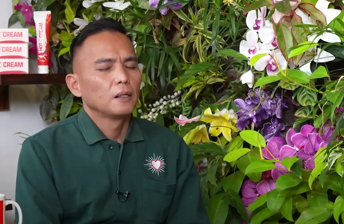 Hard Gumay kembali mencuri perhatian publik dengan ramalannya soal artis terkenal inisial P yang diramalkan akan menghadapi perceraian. (Sumber: YouTube/Curhat Bang Denny Sumargo)