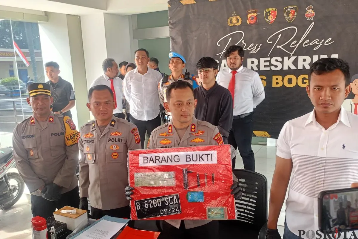 Polres Bogor Polisi barang bukti curanmor spesialis parkiran di wilayah Cileungsi, Kabupaten Bogor, Kamis, 21 Agustus 2025. (Sumber: Poskota/Giffar Rivana)