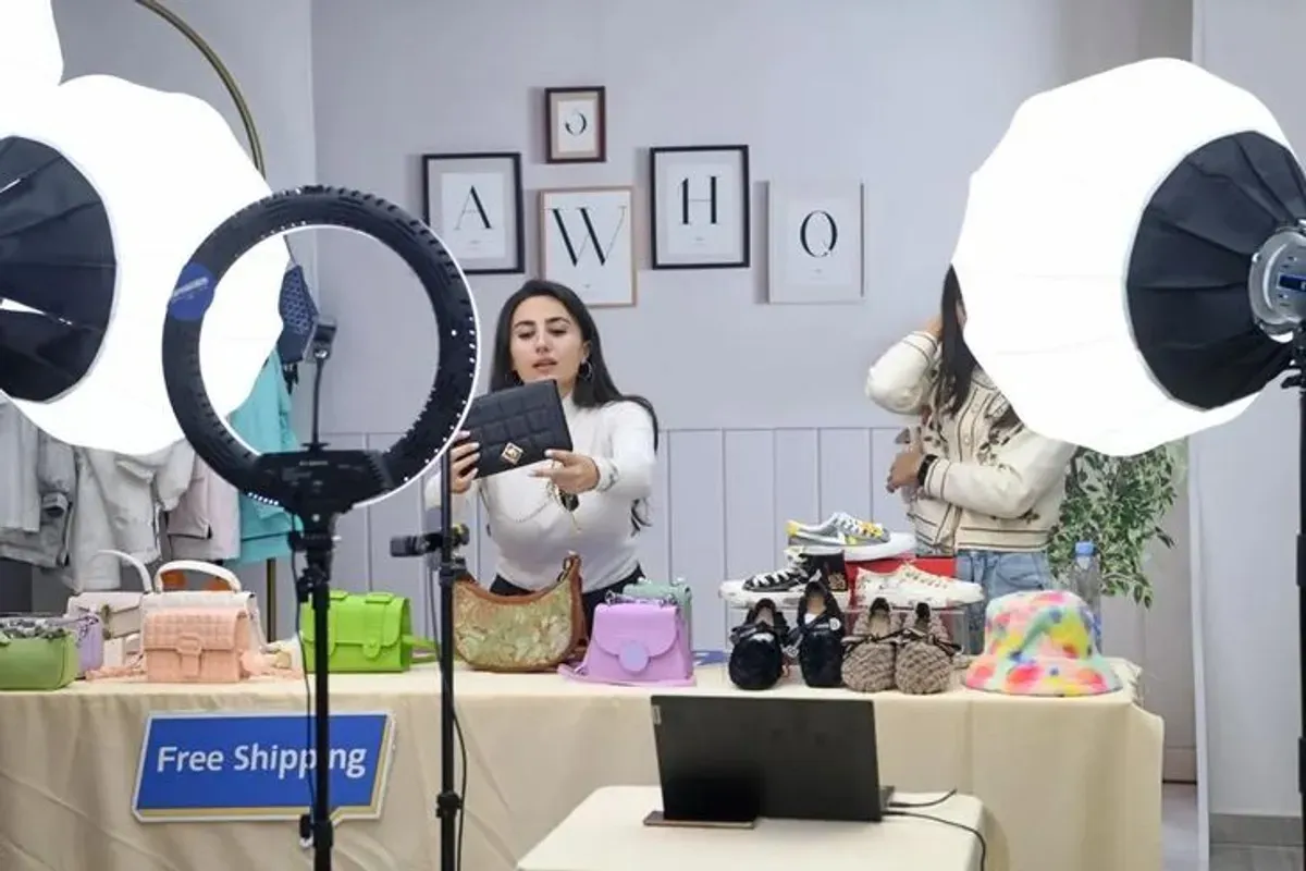 Loker host live streaming (Sumber: Pinterest)