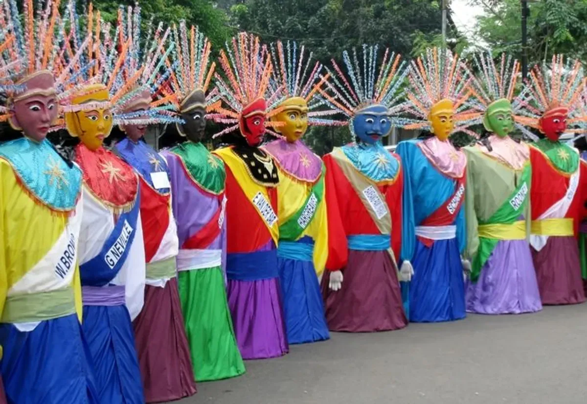 Mengenal 3 Budaya Betawi Ikonik di Jakarta: Dari Batik Tradisional hingga Sosok ‘Robin Hood Indonesia’ (Sumber: Pinterest)