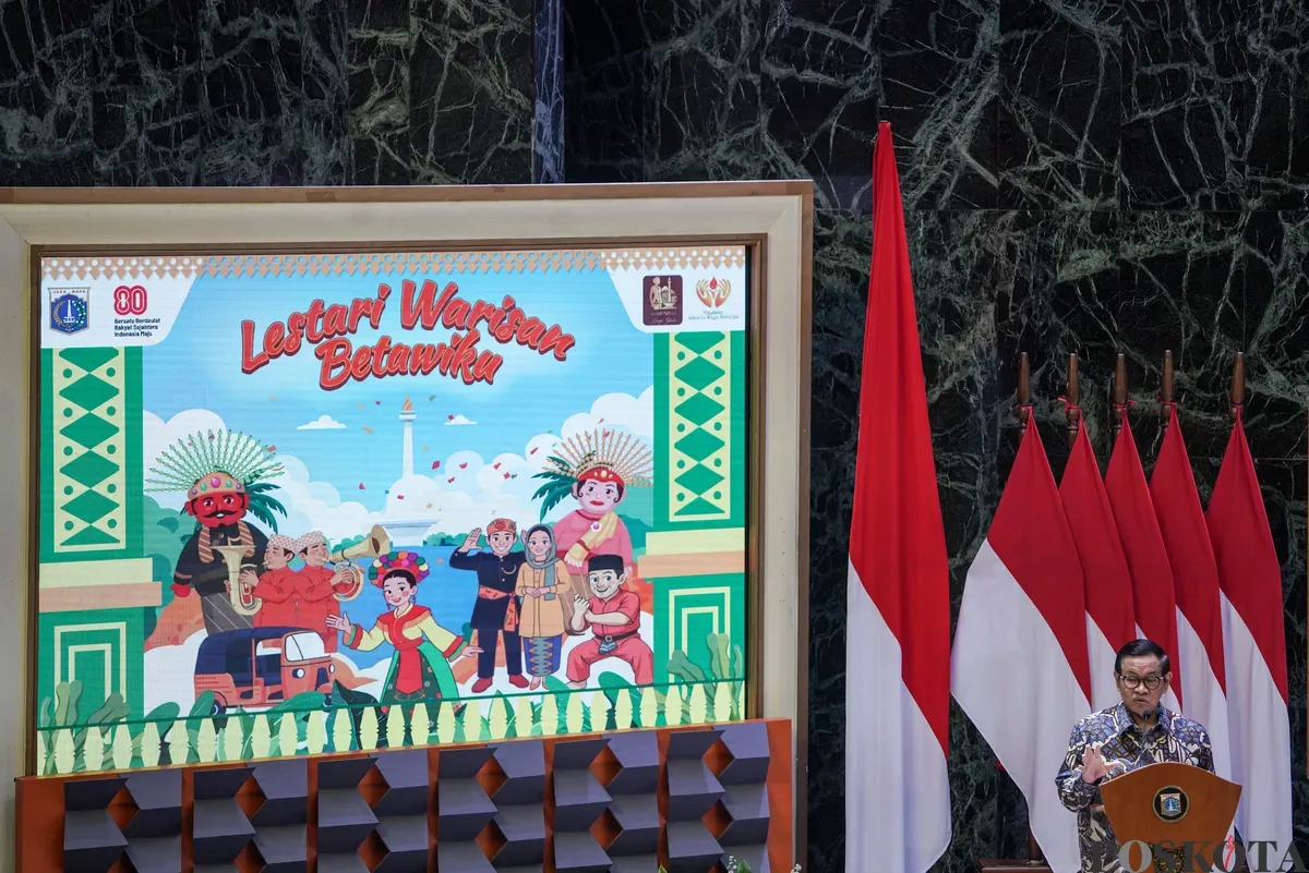 Sejumlah seniman menampilkan lenong saat pagelaran Lestari Warisan Betawi di Balai Kota DKI Jakarta, Kamis, 21 Agustus 2025. (Sumber: Poskota/Bilal Nugraha Ginanjar)