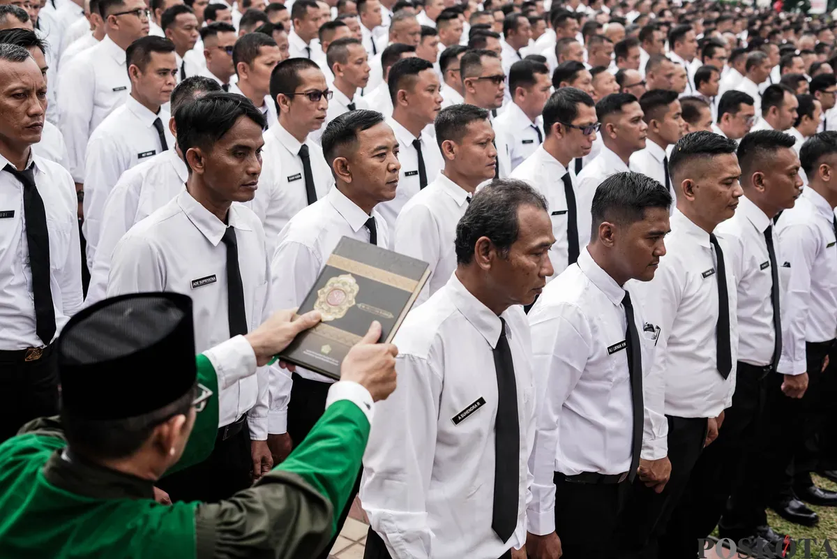 Sejumlah Pegawai Pemerintah dengan Perjanjian Kerja (PPPK) mengikuti Pelantikan dan Pengambilan Sumpah PPPK di Balai Kota DKI Jakarta, Kamis, 21 Agustus 2025. (Sumber: Poskota/Bilal Nugraha Ginanjar)