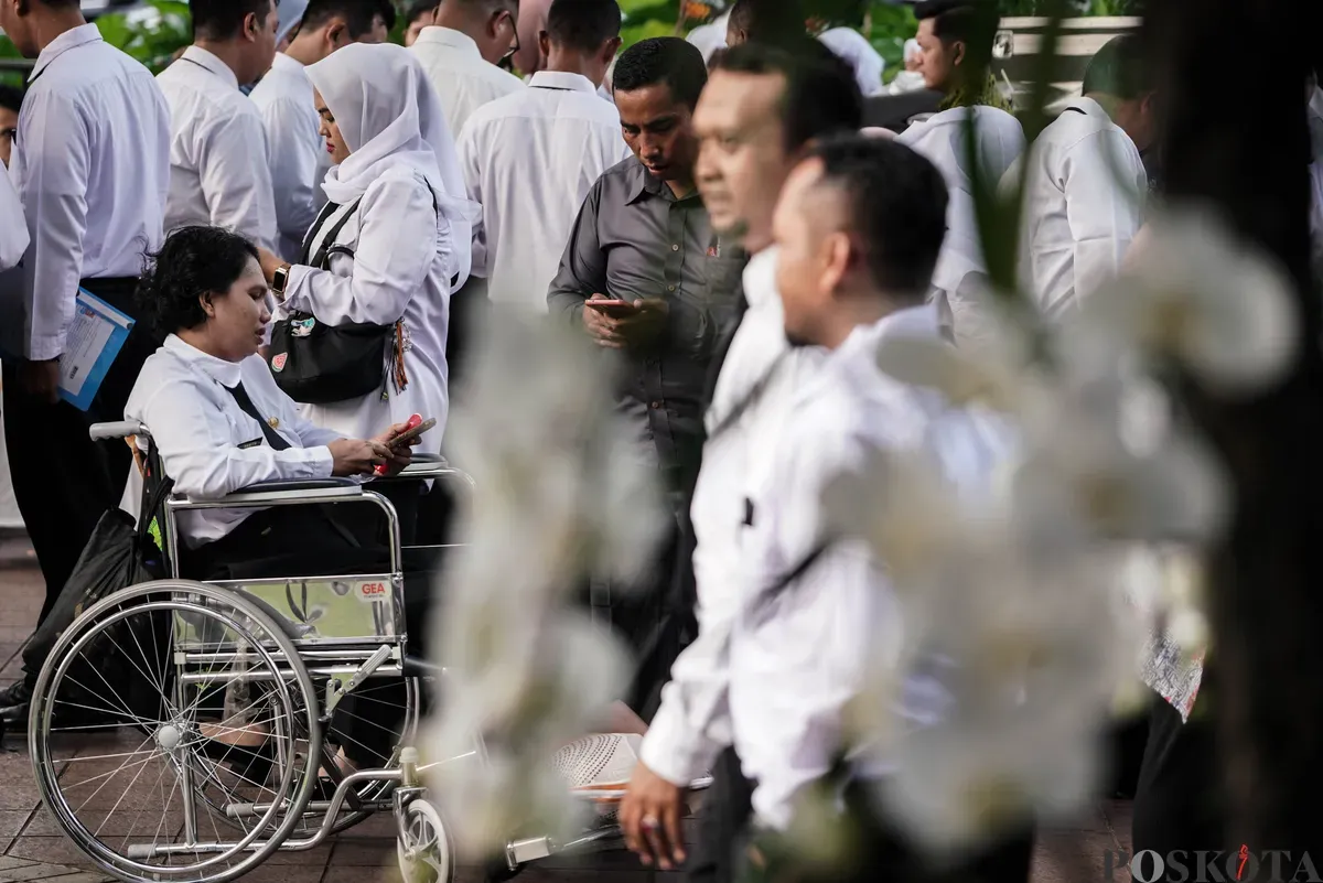 Sejumlah Pegawai Pemerintah dengan Perjanjian Kerja (PPPK) mengikuti Pelantikan dan Pengambilan Sumpah PPPK di Balai Kota DKI Jakarta, Kamis, 21 Agustus 2025. (Sumber: Poskota/Bilal Nugraha Ginanjar)
