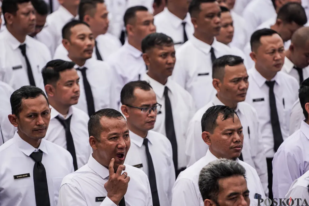 Sejumlah Pegawai Pemerintah dengan Perjanjian Kerja (PPPK) mengikuti Pelantikan dan Pengambilan Sumpah PPPK di Balai Kota DKI Jakarta, Kamis, 21 Agustus 2025. (Sumber: Poskota/Bilal Nugraha Ginanjar)