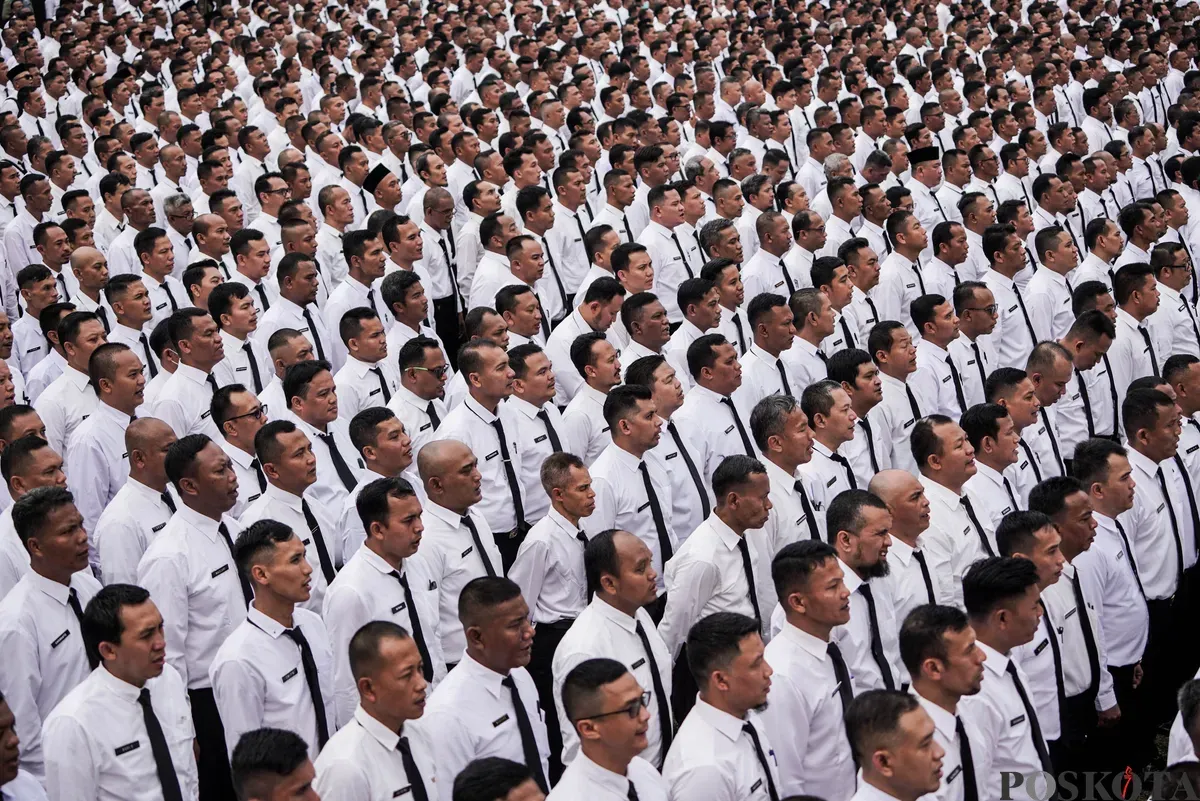 Sejumlah Pegawai Pemerintah dengan Perjanjian Kerja (PPPK) mengikuti Pelantikan dan Pengambilan Sumpah PPPK di Balai Kota DKI Jakarta, Kamis, 21 Agustus 2025. (Sumber: Poskota/Bilal Nugraha Ginanjar)