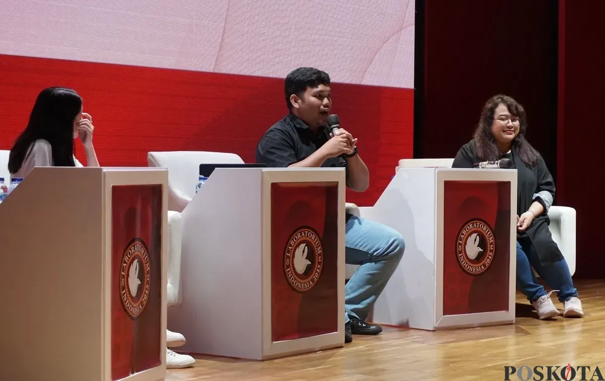 Analis Maha Data dan Gender Laboratorium Indonesia 2045 (LAB 45), Aldy Pahala Rizky, saat Seminar Nasional LAB 45 di Gedung Perpusnas RI, di Jakarta, Kamis, 21 Agustus 2025. (Sumber: Poskota/Pandi Ramedhan)