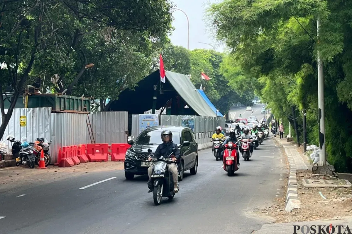 Galian pipa limbah di wilayah TB Simatupang, Kelurahan Cilandak Timur, Kecamatan Pasar Minggu, Jakarta Selatan. (Sumber: Poskota/Muhammad Tegar Jihad)