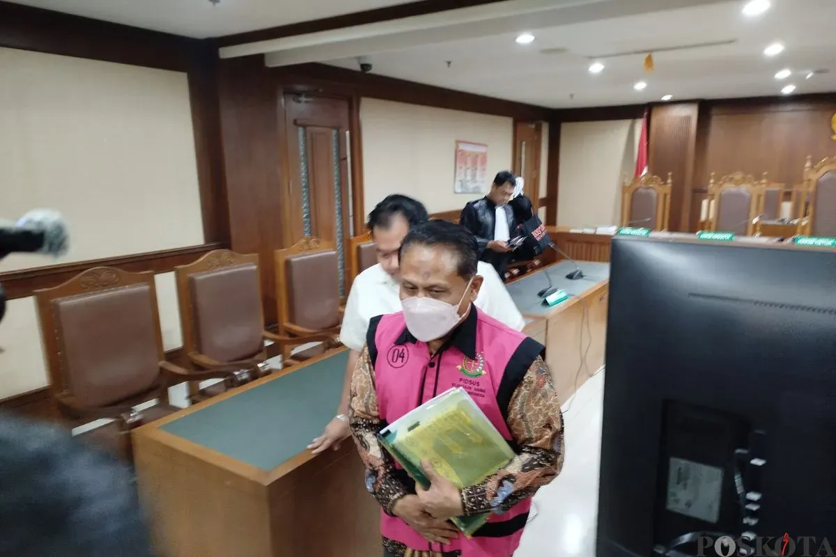Eks Ketua Pengadilan Negeri Surabaya, Rudi Suparmono divonis 7 tahun penjara dalam kasus suap Ronald Tannur di Pengadilan Tipikor Jakarta Pusat, Jumat, 22 Agustus 2025. (Sumber: Poskota/Ramot Sormin)