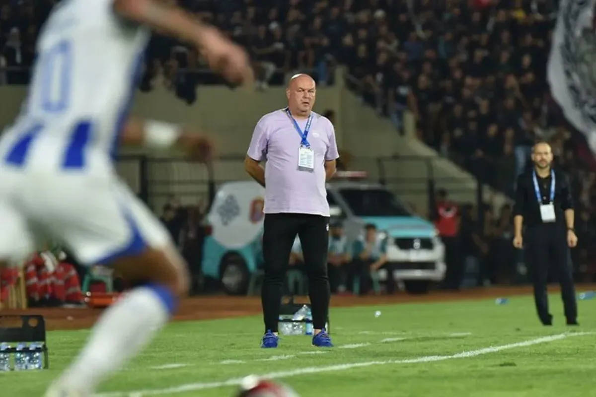 Bojan Hodak incar kemenangan di laga PSIM vs Persib. (Sumber: persib.co.id)