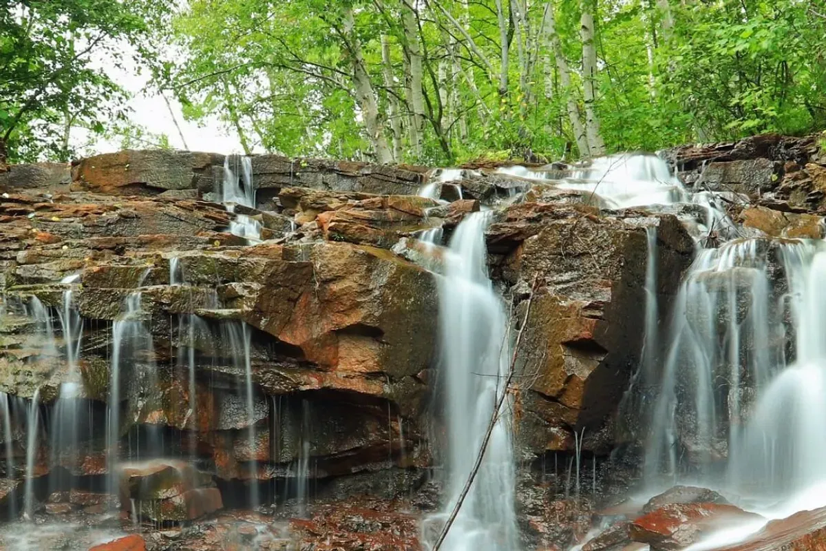 Curug Parigi salah satu destinasi wisata alam di Bekasi. (Sumber: Tripadvisor)