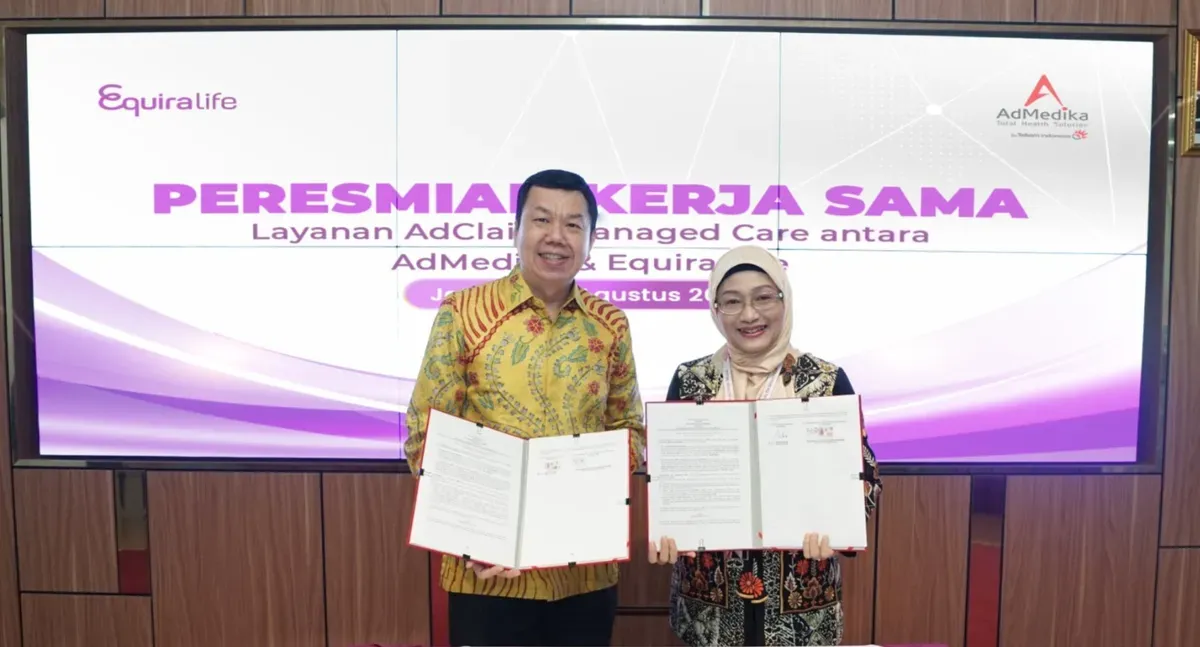 CEO Equira Life Elvis Liongosari (kiri) dan CEO AdMedika Dian Prambini (kanan) saat acara penandatanganan kerja sama layanan AdClaim Managed Care antara Admedika dan Equira Life. (Sumber: Dok. Telkom)
