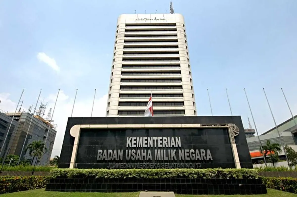 Lowongan kerja BUMN 2025 kembali dibuka hingga 31 Agustus 2025, mencakup beragam posisi dari level SMA/SMK hingga sarjana. (Sumber: Pinterest)